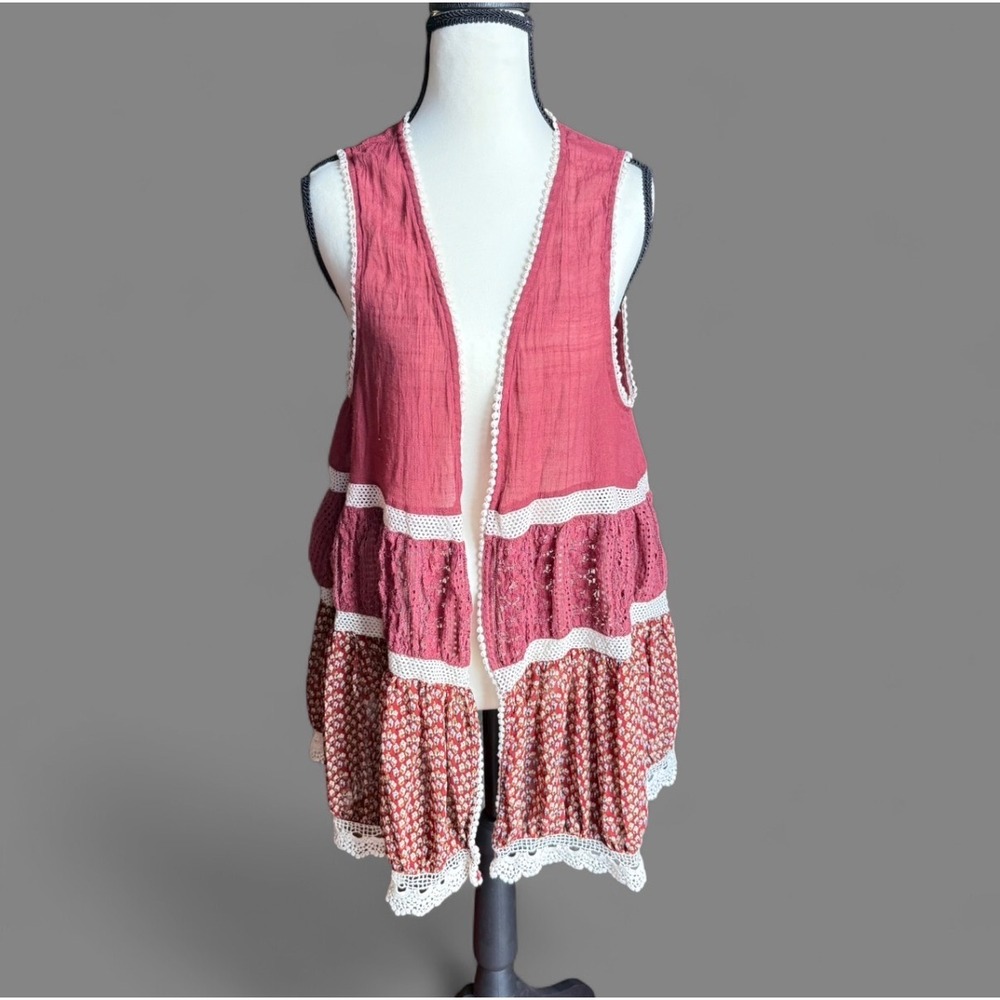 Easel Boho Patchwork Crochet Lace Trim Vest Red Floral Print Size M